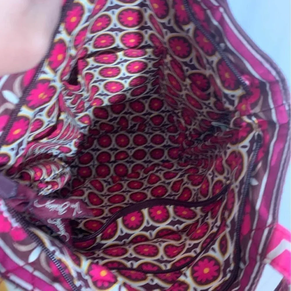 VERA BRADLEY purse. Multi colour. Good condition. 7 compartments. Full zip closu - Picture 10 of 10
